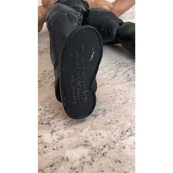 Vintage Jakks Pacific 1999 Titan Tron Live The Rock WWF Wrestling Action Figure - Picture 6 of 8